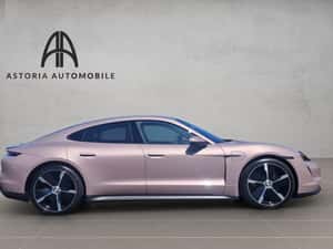 Porsche Taycan Berlină 571 cp Electric 2021 — miniatura 6