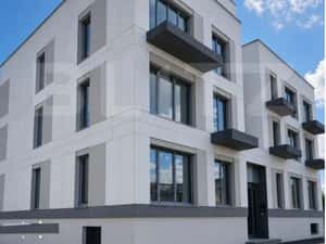 Apartament cu 4 camere 100 mp in bloc cu piscina din cartierul Europa