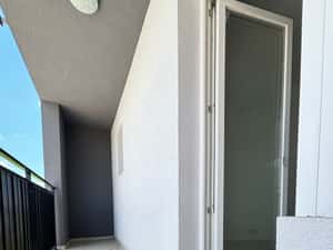 Apartament 2 camere, 56mp utili, balcon 20mp, decomandat, Etaj 1/3, in Giroc — miniatura 9