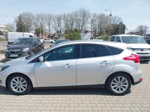 Ford Focus 2017 cu dotări premium — miniatura 4