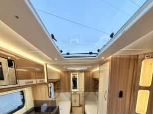 Lunar Clubman 2017 , varf de gama , Alde, Alko Atc , cort , motor mover , panou solar ! — miniatura 5