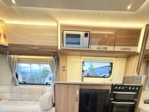 Lunar Clubman 2017 , varf de gama , Alde, Alko Atc , cort , motor mover , panou solar ! — miniatura 10