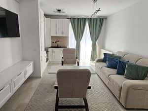 Apartament cu balcon, lift și beci, aproape de facilități — miniatura 2
