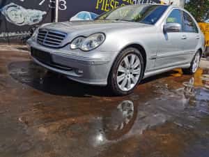 Dezmembrez mercedes c class w203 facelift/w203 320i/bara fata w203/far — miniatura 4