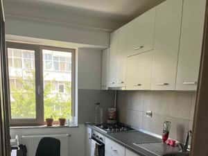 Apartament modern cu 2 camere de închiriat – Zona Banat, Pitești — miniatura 5
