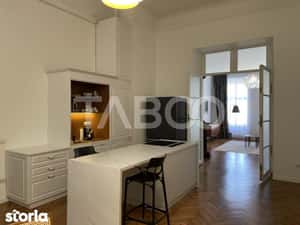 De vanzare apartament cu 4 camere la cheie etaj 1 ultracentral Eroilor — miniatura 5