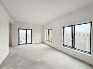 Duplex cu 5 camere la asfalt | Mosnita Noua — miniatura 1