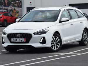 Vand Hyundai i30 Wagon 1,6 crdi.2017 |Cameră / Senzori F+S | Istoric complet — miniatura 1