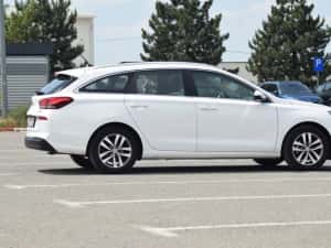 Vand Hyundai i30 Wagon 1,6 crdi.2017 |Cameră / Senzori F+S | Istoric complet — miniatura 5
