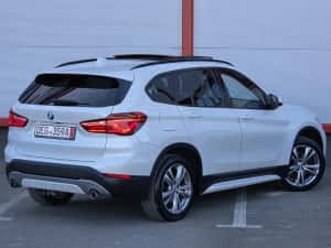 Bmw X1 / 2.0 d/ 190 Cp/ X-drive 4×4 / Automată/ Euro 6 / Panoramă / Camera / Distronic ACC / Line Assist / Alb Perlat / Keyless Go-Entry — miniatura 4