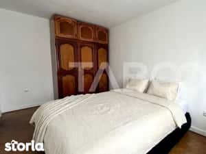 Apartament 2 camere decomandat 45 mpu mobilat zona Terezian Sibiu — miniatura 4