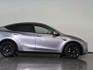 Tesla Model Y SUV 514 cp, 41.757 km, Second-hand — miniatura 4