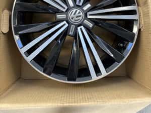 Jante 18 ORIGINALE Volkswagen Tiguan Passat Arteon Golf Cc Octavia — miniatura 5