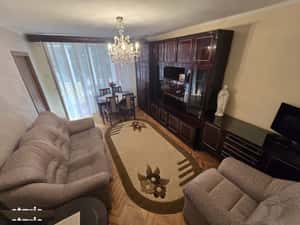 Apartament 3 camere,et.1,bloc izolat,70mp,lift nou,pivnită