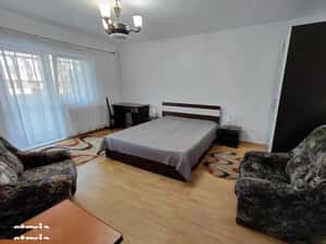 Apartament 2 camere, decomandat , balcon, centrala proprie,  zona Pta