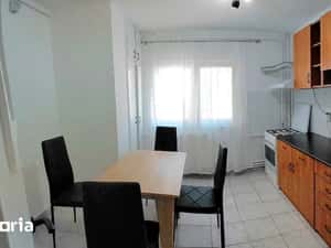 Apartament 2 camere, decomandat , balcon, centrala proprie,  zona Pta — miniatura 6