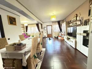 Apartament in vila Sinaia, curte amenajata, priveliste catre munte
