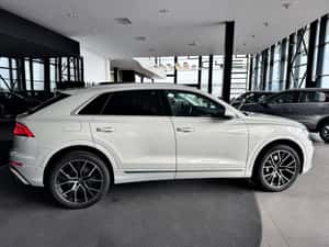 Audi Q8 45TDI Quattro S Line Business, SUV premium diesel — miniatura 5