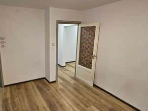 inchiriez apartament 3cam sediu firma la parter — miniatura 4