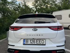 Kia Proceed GT - 204 HP - Deluxe White — miniatura 3