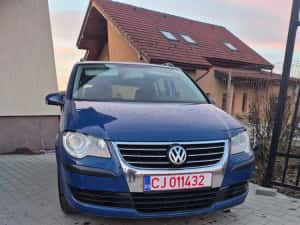Vând Volkswagen Touran benzină