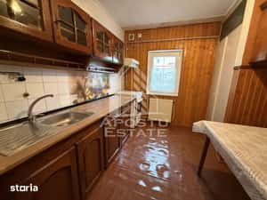 Apartament cu 3 camere, etajul 1, centrala proprie, zona Cotu Mic — miniatura 4