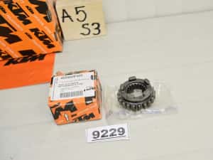 Husqvarna Svartpilen 250 401 2018 2023 Pinion treapta a 6 a de viteza — miniatura 7