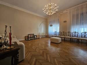 Piata Unirii! Cladire renovata!. Vedere pe pietonala! Lift!