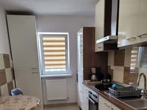 Apartament 3 camere, etaj 4, mobilat în Sibiu