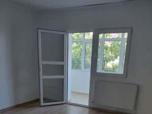 Inchiriez apartament 2 camere mare