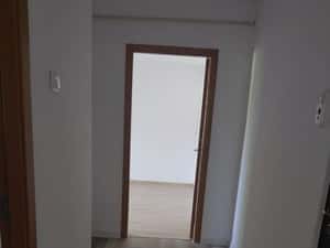 Inchiriez apartament 2 camere mare — miniatura 4