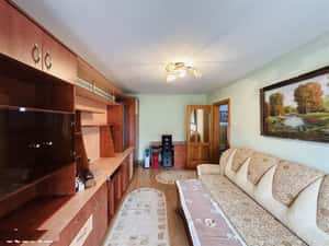 Ap 3 camere, ingrijit, decomandat, 2 balcoane, pivnita - Valea Aurie — miniatura 1