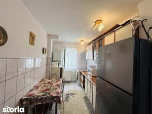 Ap 3 camere, ingrijit, decomandat, 2 balcoane, pivnita - Valea Aurie — miniatura 5