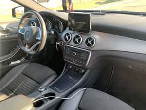 Mercedes-Benz GLA 220d 4MATIC AMG Line – Pachet Night, Offroad, Full Dotări — miniatura 5