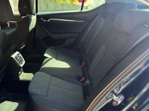Skoda Octavia 2.0 TDI DSG Ambition 2023 — miniatura 4