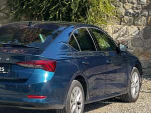 Skoda Octavia 2.0 TDI DSG Ambition 2023 — miniatura 5