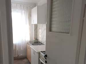 Apartament cu 3 camere semidecomandat zona Mircea cel Bătrân — miniatura 2