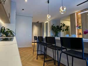 Apartament 3 camere de închiriat–Grădină + terasă + parcare subterană — miniatura 3