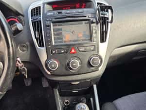 Vând KiA Ceed benzina — miniatura 5