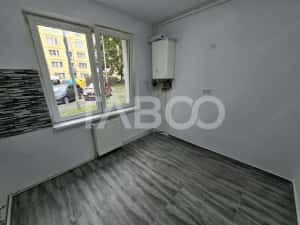 Apartament 2 camere de vanzare 47 utili renovat complet Terezian Sibiu — miniatura 2