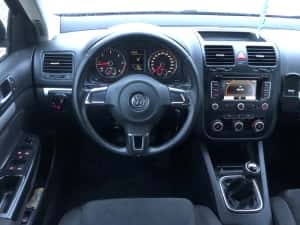 VW Jetta an 2010 motor 1.6tdi 105cp climatic navigatie parktronic incalzire scaune — miniatura 5