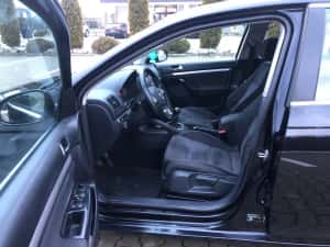 VW Jetta an 2010 motor 1.6tdi 105cp climatic navigatie parktronic incalzire scaune — miniatura 6