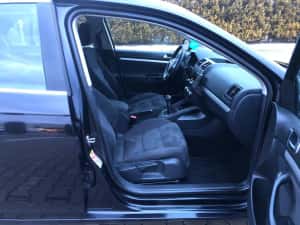 VW Jetta an 2010 motor 1.6tdi 105cp climatic navigatie parktronic incalzire scaune — miniatura 7