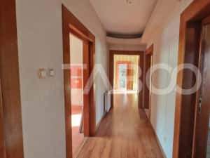 Casa 5 camere cu garaj si teren 961 mp de vanzare Sibiu zona Centrala — miniatura 4