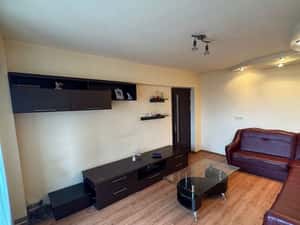 Apartament cu balcon, lift și parchet laminat — miniatura 3