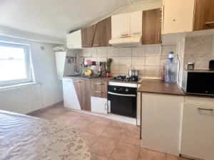 Daca vezi anuntul, e pentru tine: 3 camere la mansarda — miniatura 2