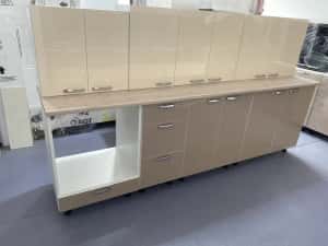 Mobila lucioasa , capucino cu crem 260 cm noua ! — miniatura 2