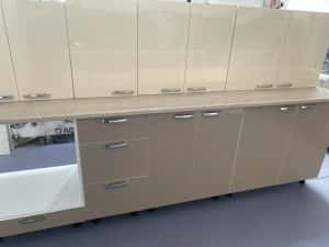 Mobila lucioasa , capucino cu crem 260 cm noua ! — miniatura 5