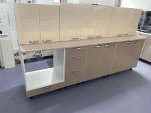 Mobila lucioasa , capucino cu crem 260 cm noua ! — miniatura 10