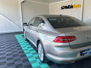 Volkswagen Passat Automată 240 HP Diesel — miniatura 3